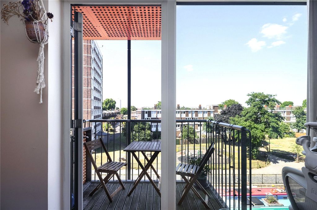 Property photo 3 of 16 Balcony