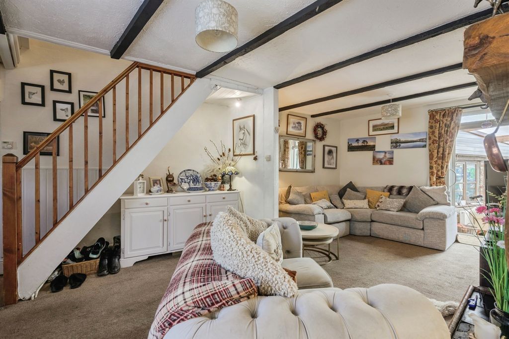 Property photo 2 of 20 Lounge