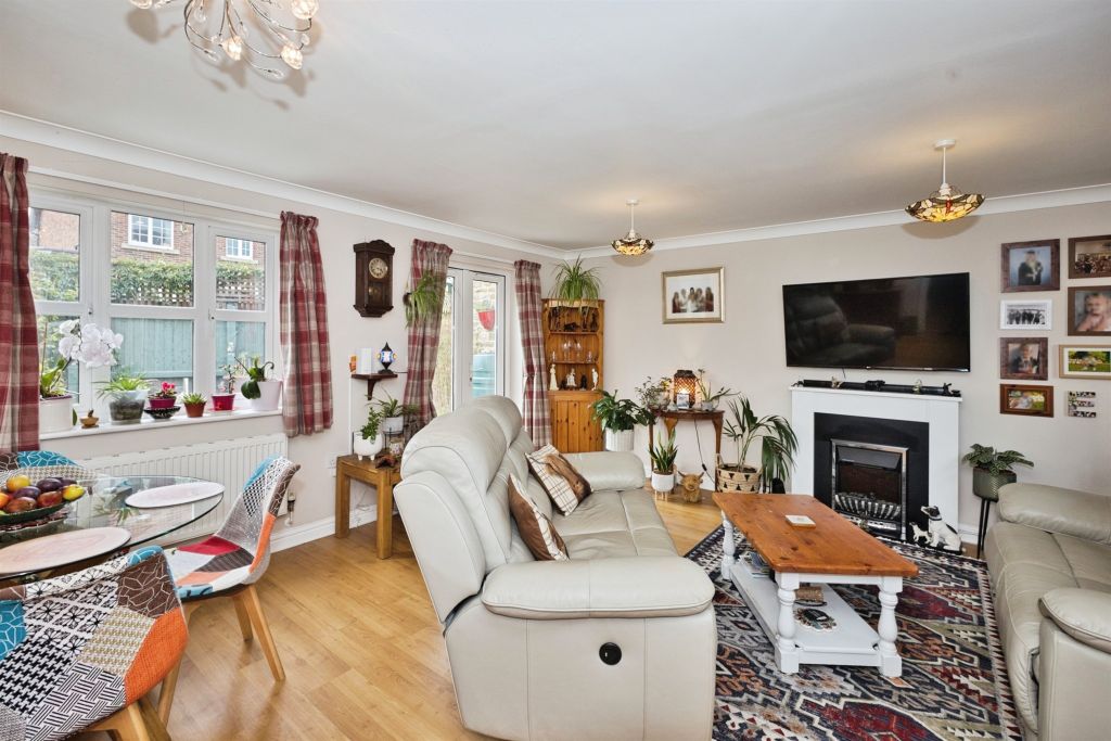 Property photo 2 of 17