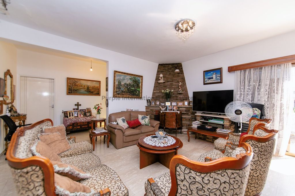 Property photo 3 of 39