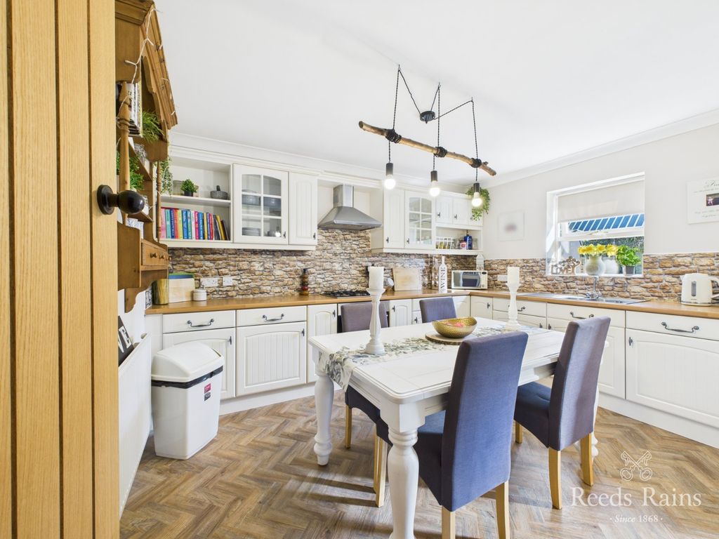 Property photo 2 of 36 Breakfast Kitchen
