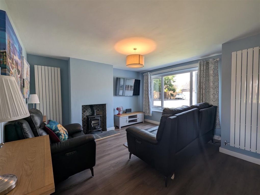 Property photo 2 of 16 Lounge