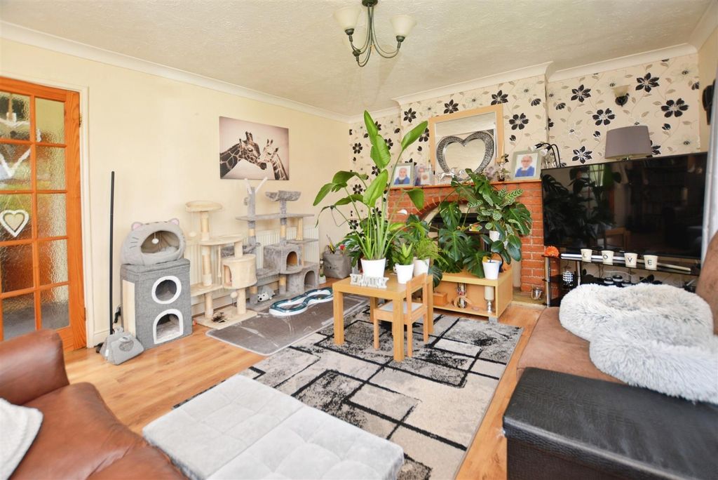 Property photo 3 of 15 Living Room