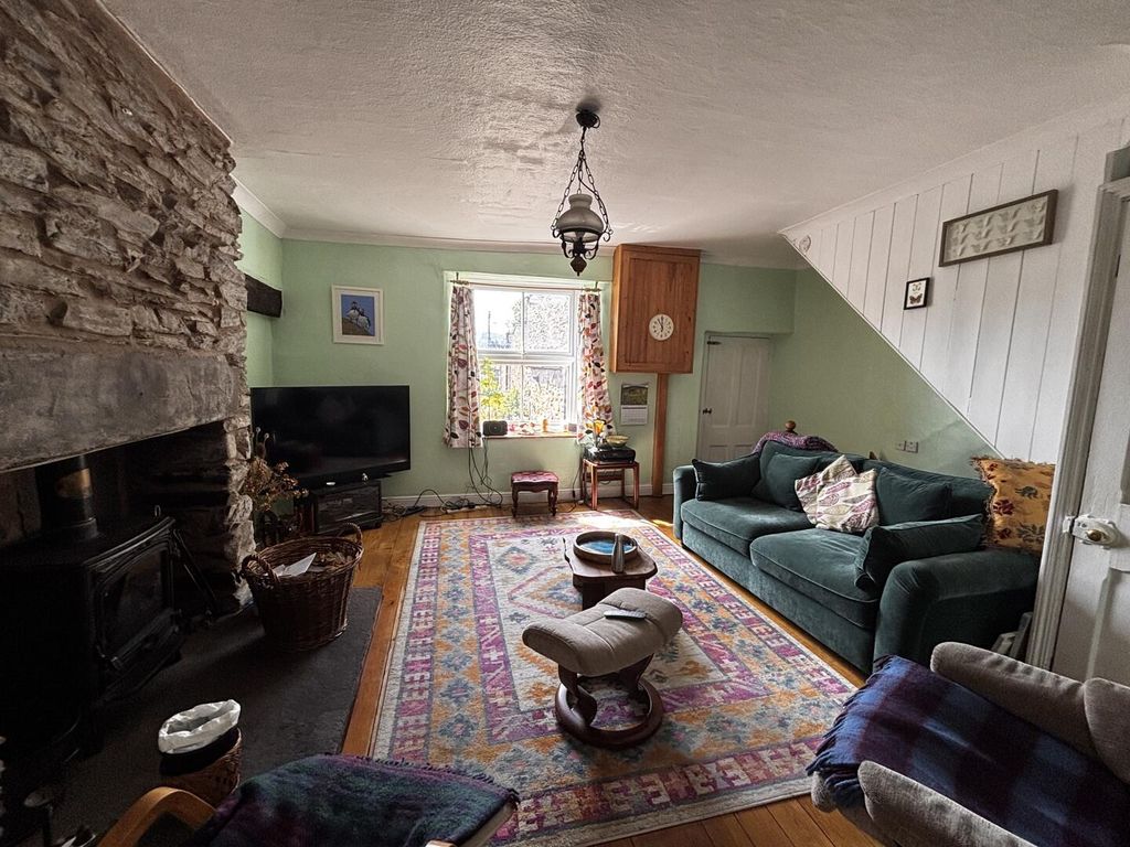 Property photo 3 of 25 Living Room