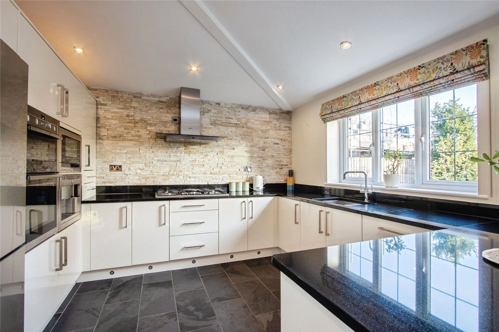 Property photo 3 of 27 Picture No. 23