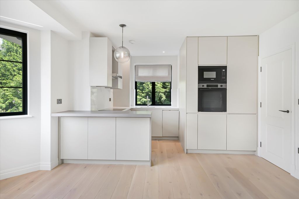 Property photo 1 of 12 Image