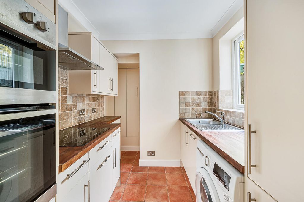 Property photo 2 of 9 Kitchen