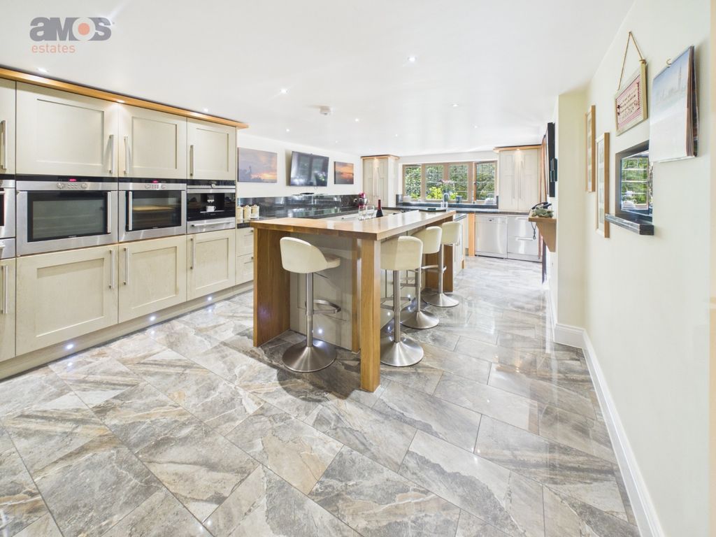 Property photo 3 of 73 5312624