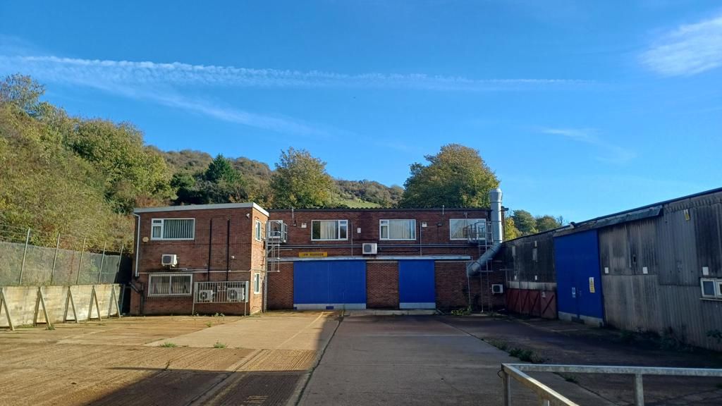 Property photo 3 of 11 Photo 2