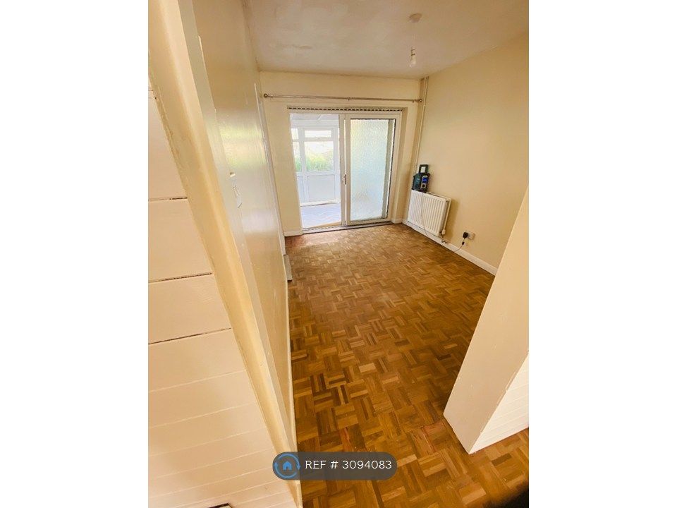 Property photo 3 of 11 Dining Room