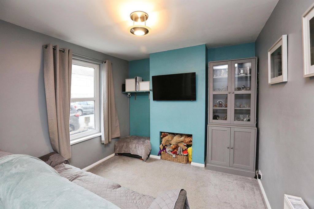 Property photo 3 of 17