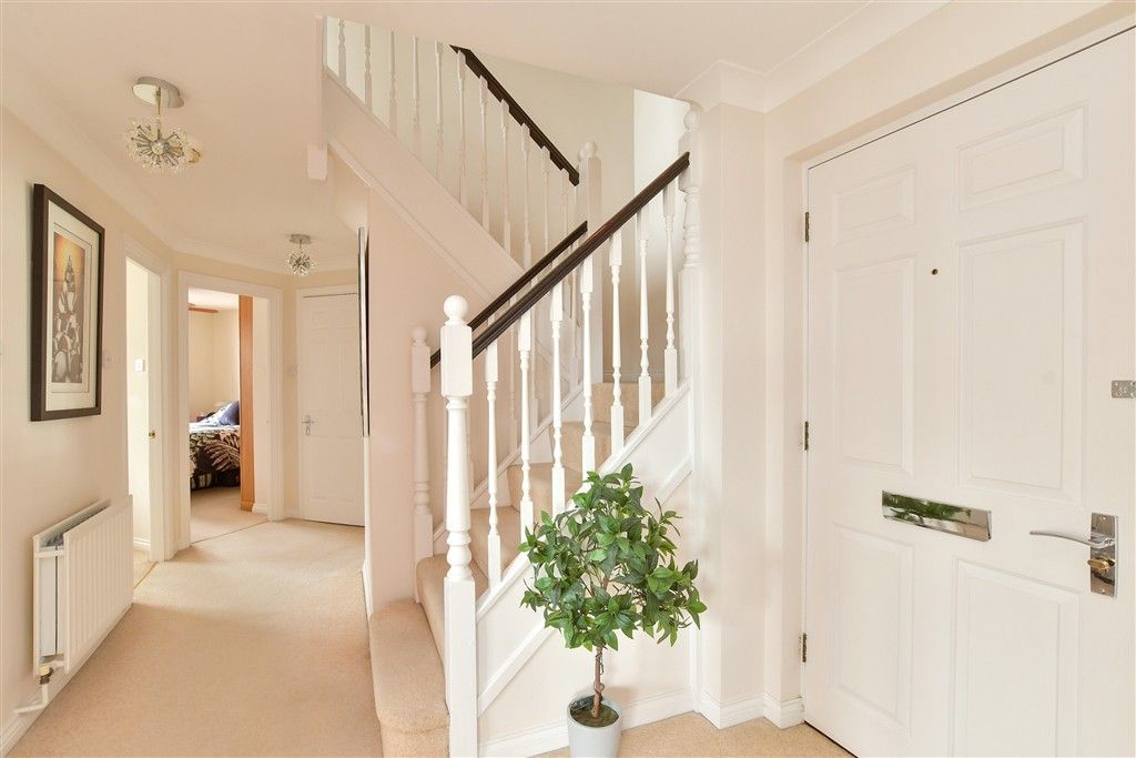 Property photo 3 of 12 Entrance Hall