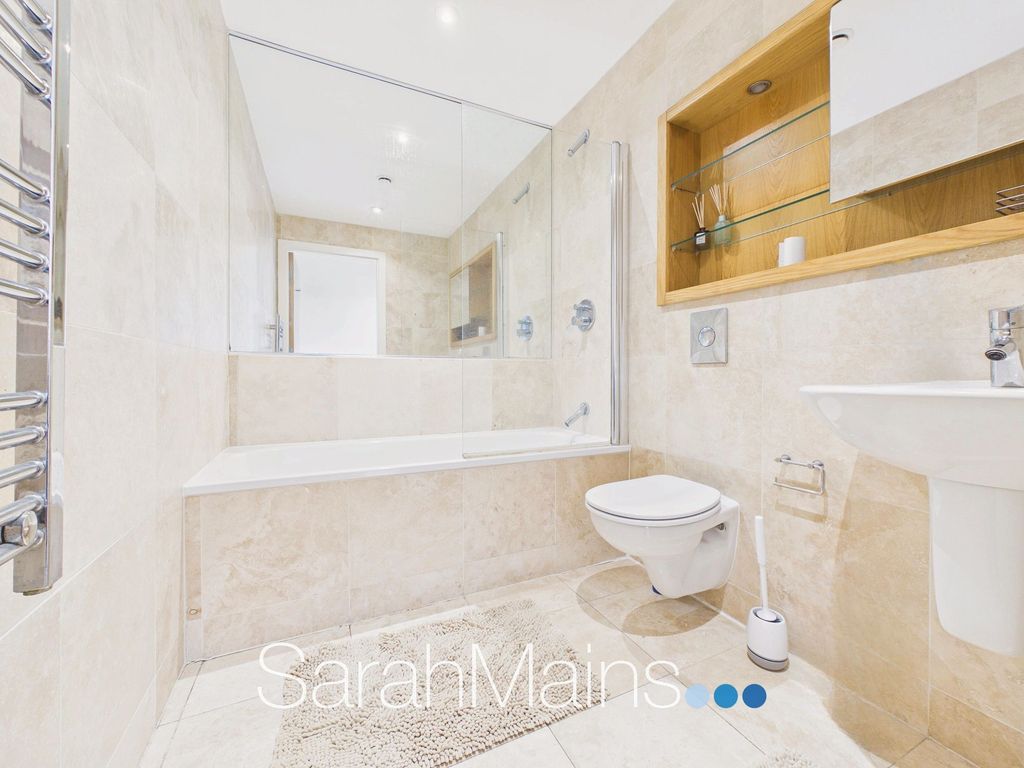 Property photo 3 of 10 Bathroom