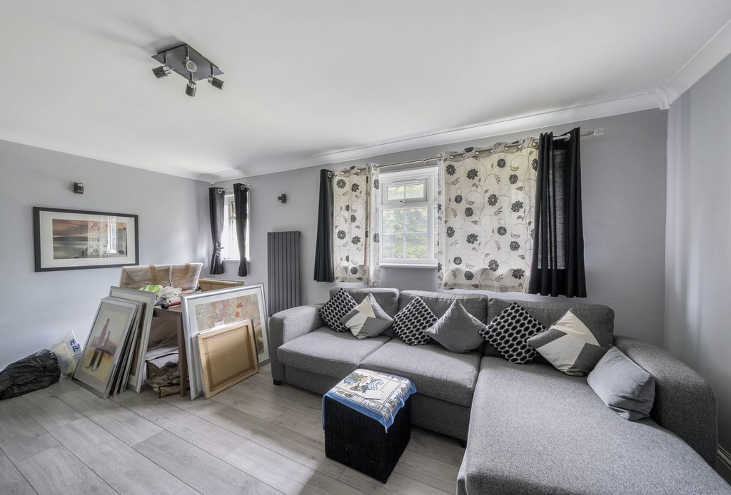 Property photo 3 of 9 1302298-12-684c5E...