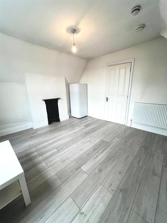 Property photo 3 of 8 c20F06Db-25c9-45ce-B4d6-B35624d6c06c.Jpg