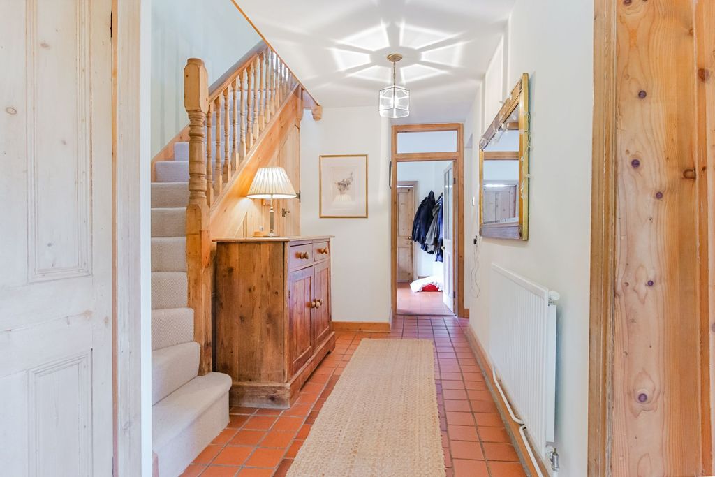 Property photo 2 of 24