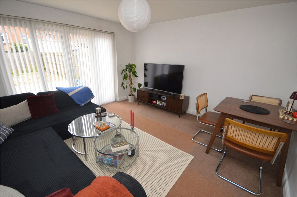 Property photo 2 of 12 Lounge/Diner