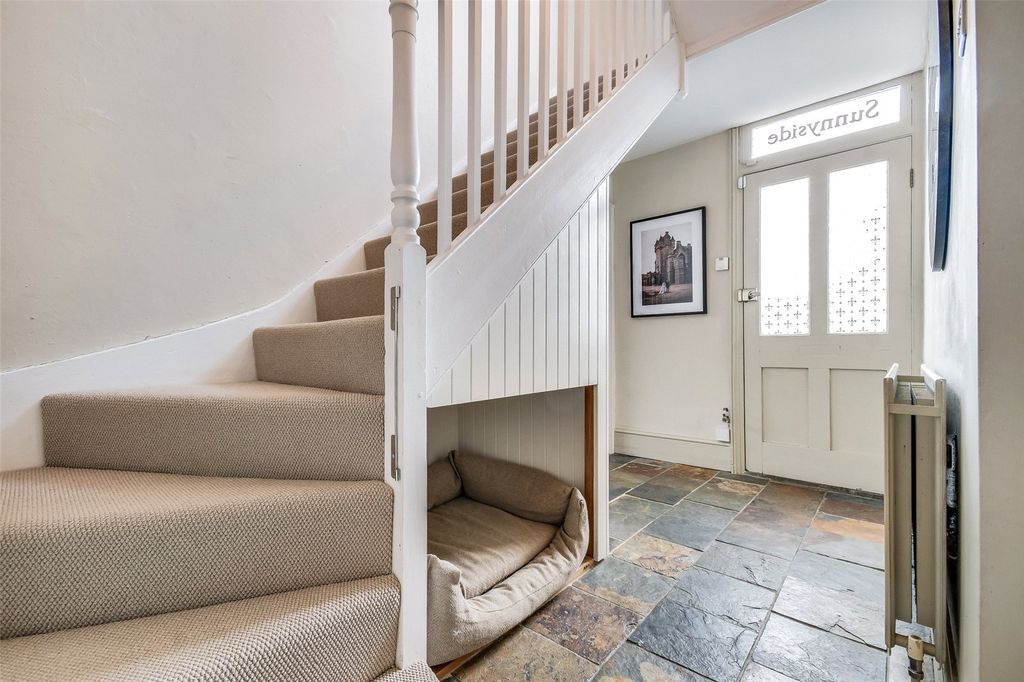 Property photo 2 of 17 Entrance Hall