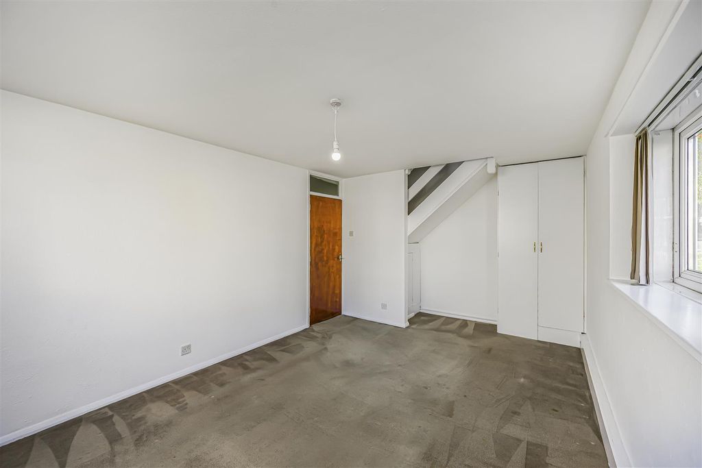Property photo 3 of 12 33 The Chiltons-13.Jpg