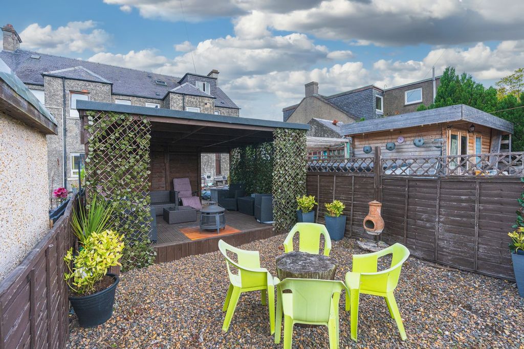 Property photo 2 of 39