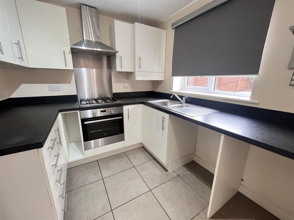 Property photo 2 of 16 Dining Kitchen