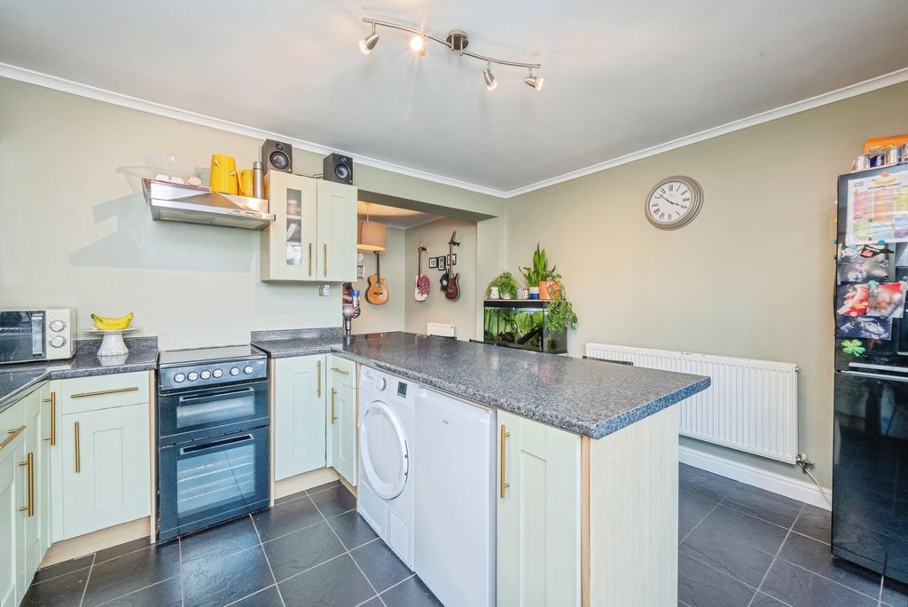 Property photo 2 of 21 Pbox-Img.Jpg