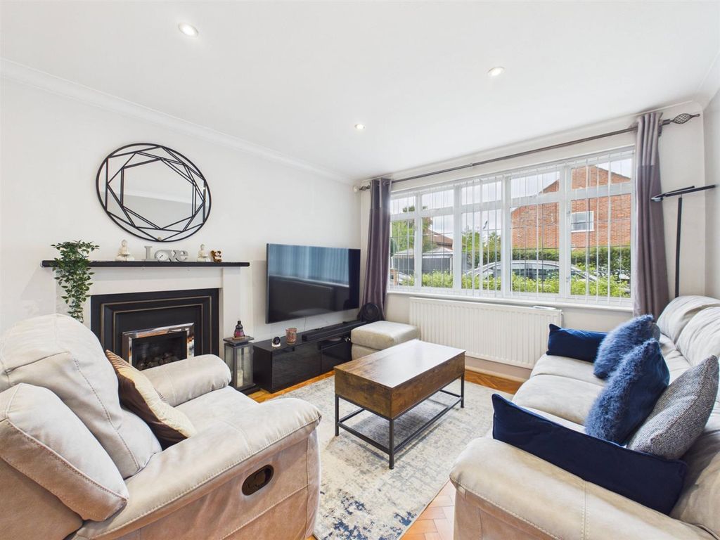 Property photo 2 of 17 4B147Cfeadd049358343A9ba382c17Ec_100_Cam05080G0-Pr