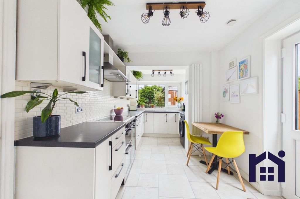 Property photo 3 of 17 Breakfast Kitchen