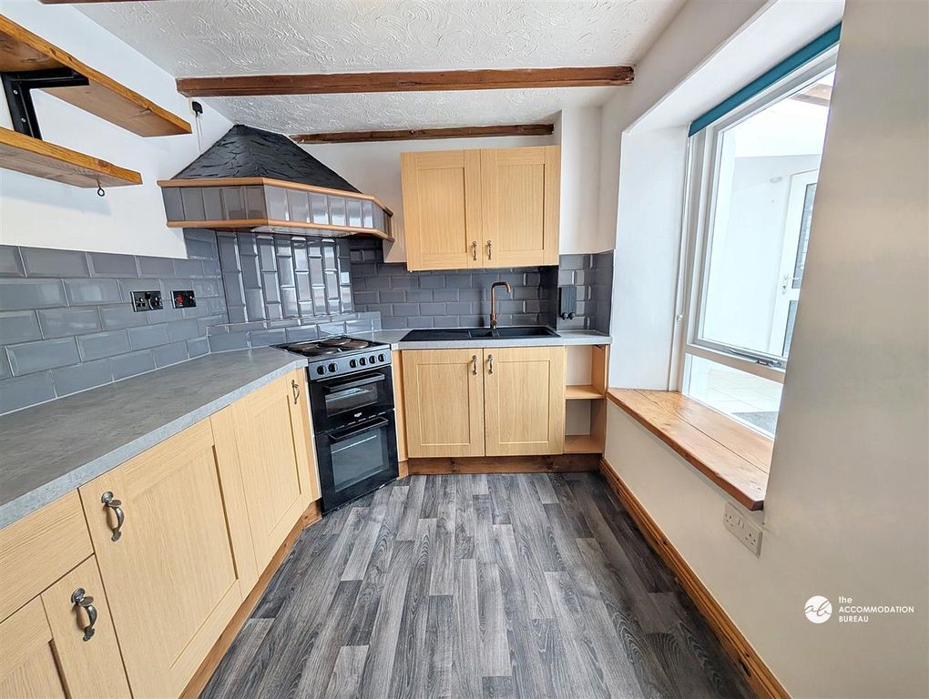 Property photo 2 of 21 Kitchen
