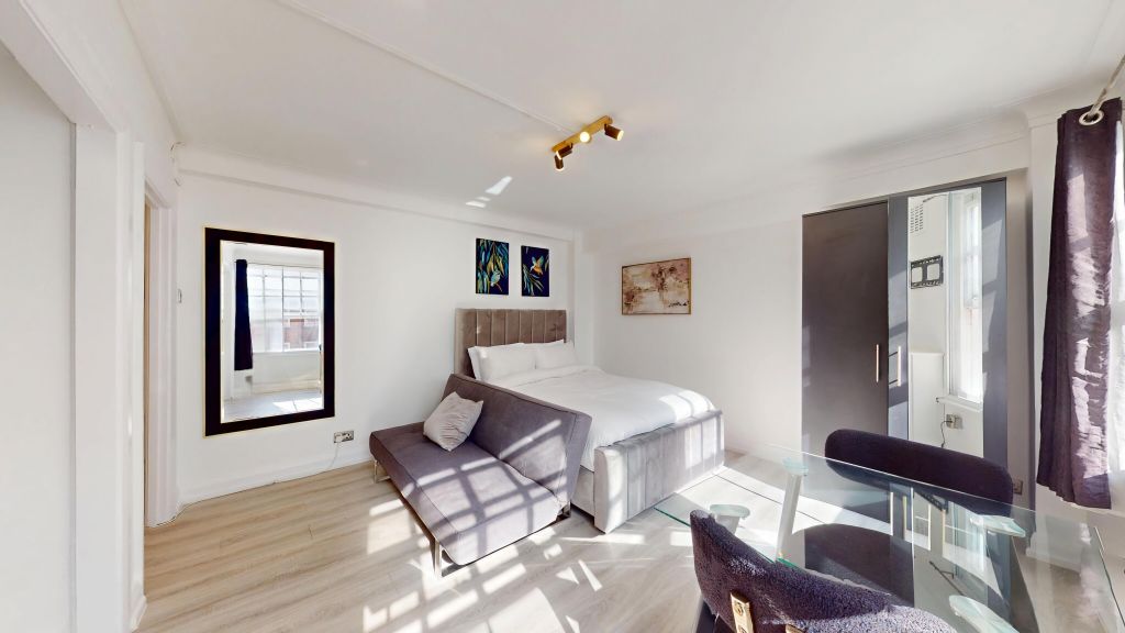 Property photo 2 of 11