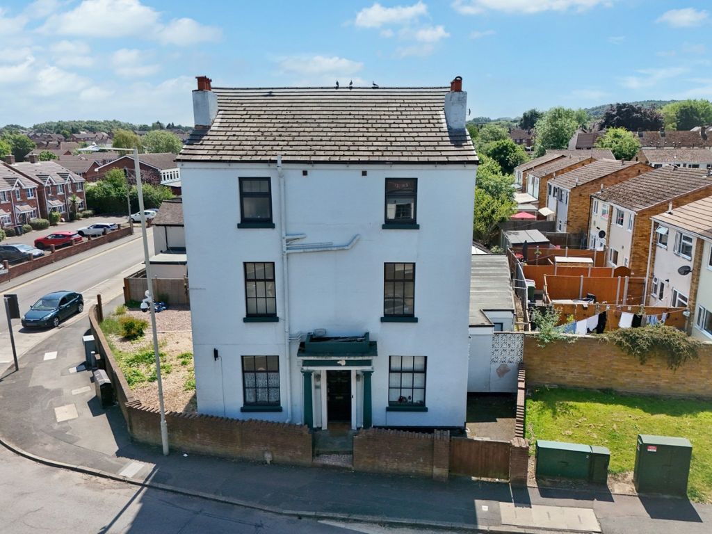 Property photo 1 of 35 3975612