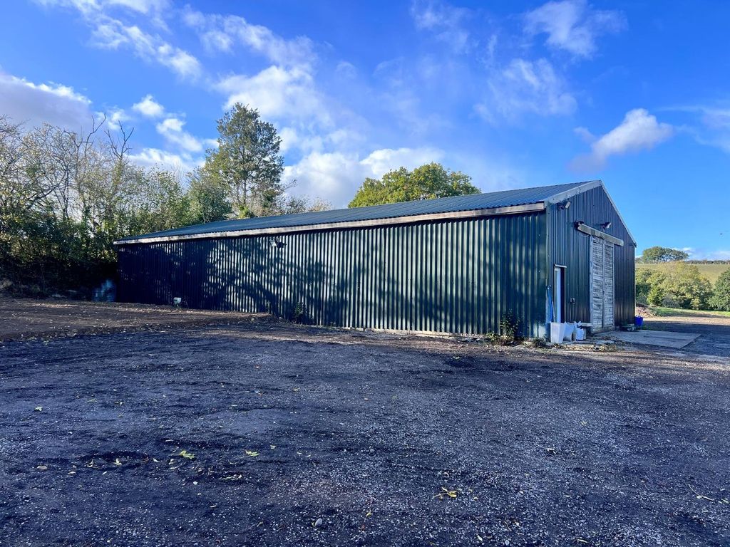 Property photo 1 of 9 Industrial Barn