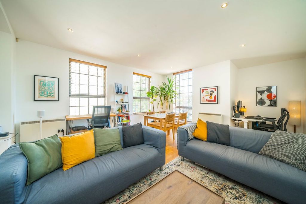Property photo 2 of 6