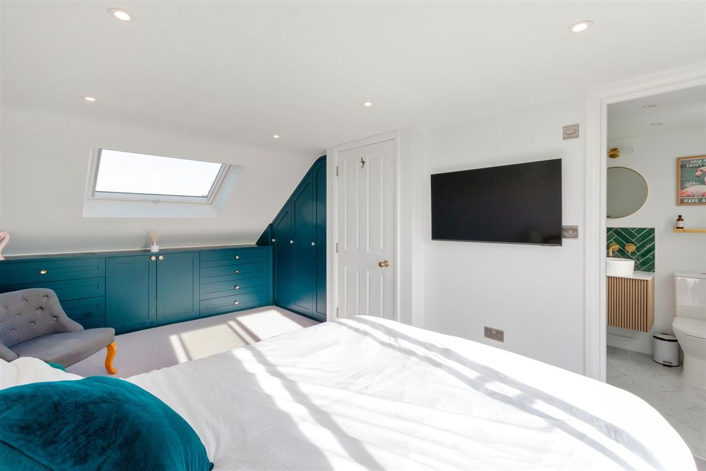 Property photo 3 of 13 Bedroom