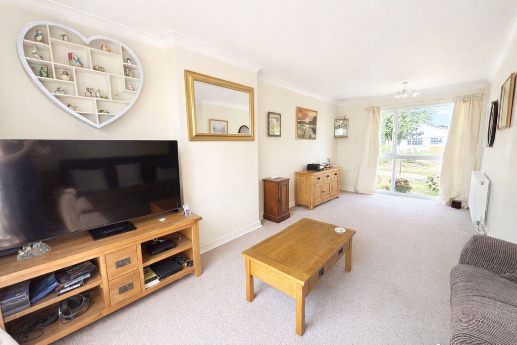 Property photo 2 of 10 Lounge/ Dining Room
