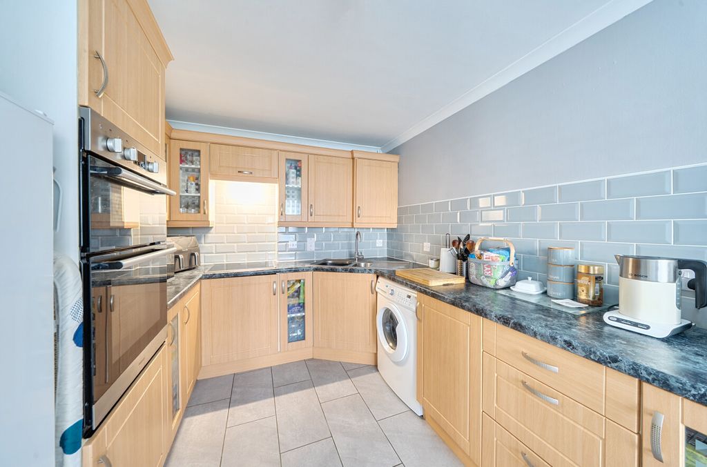 Property photo 3 of 10 1408851-14-6989Fd...