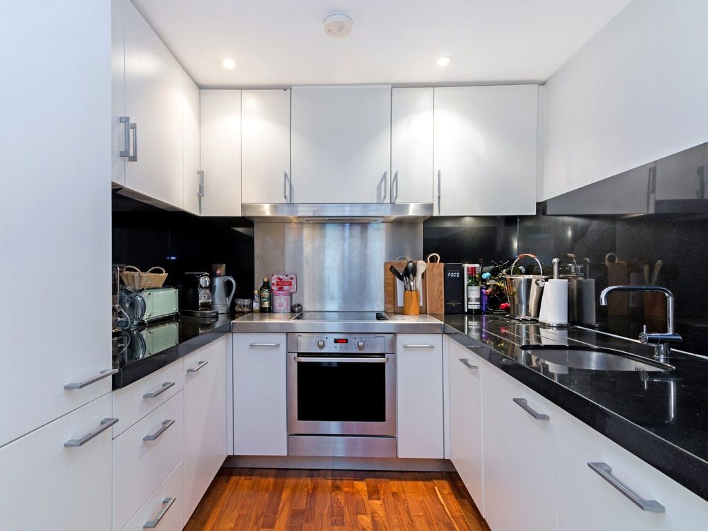 Property photo 2 of 7 Fairmont Avenue E14