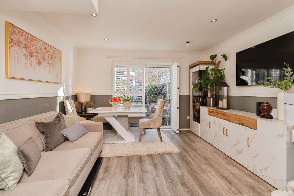 Property photo 3 of 21 Pbox-Img.Jpg