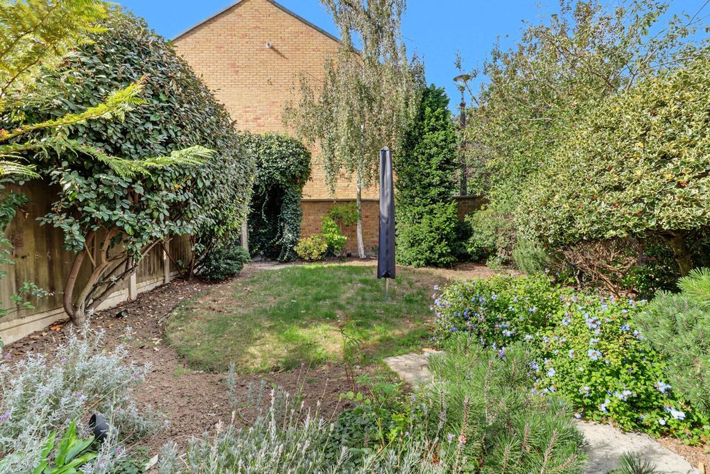 Property photo 2 of 20