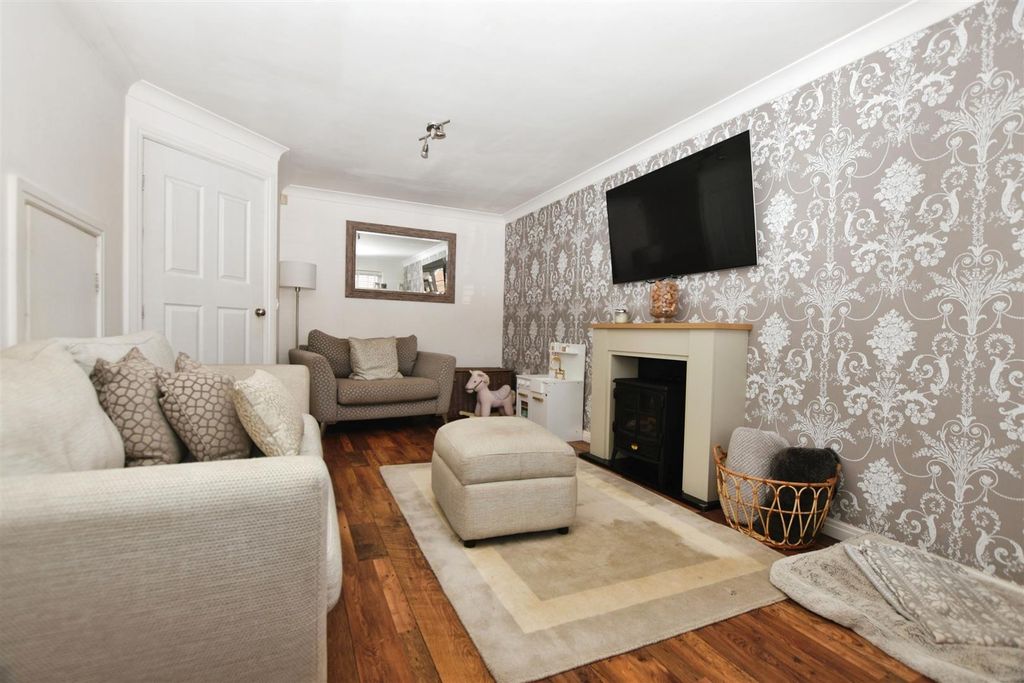Property photo 2 of 14 Lounge