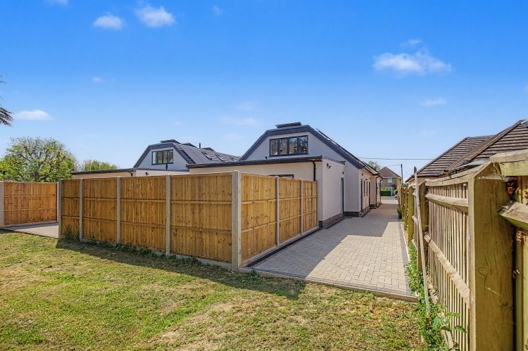 Property photo 3 of 7 327871