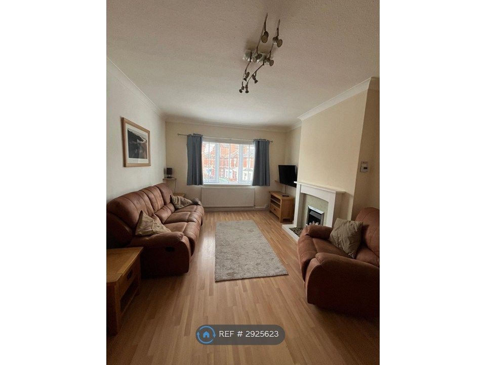 Property photo 1 of 13 Living Room