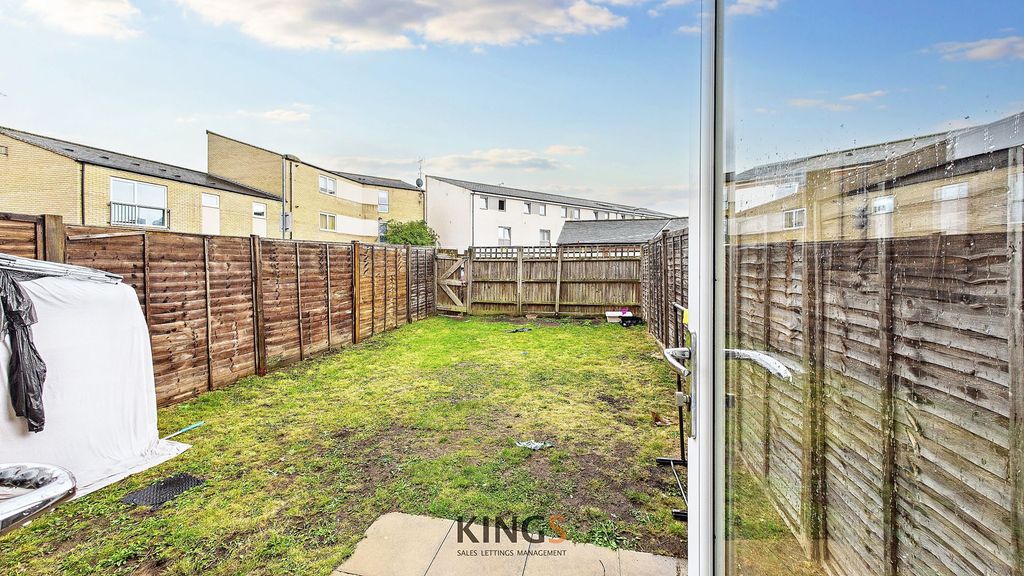 Property photo 3 of 11 Garden