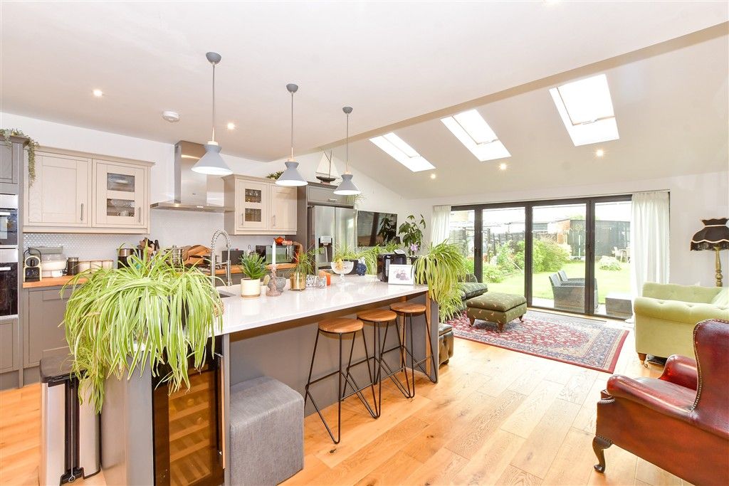 Property photo 2 of 11 Kitchen/Dining Room
