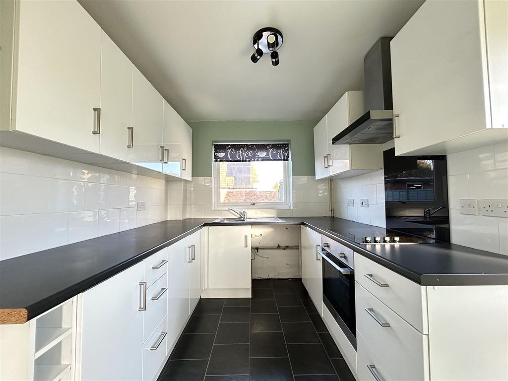 Property photo 2 of 9 Kitchen