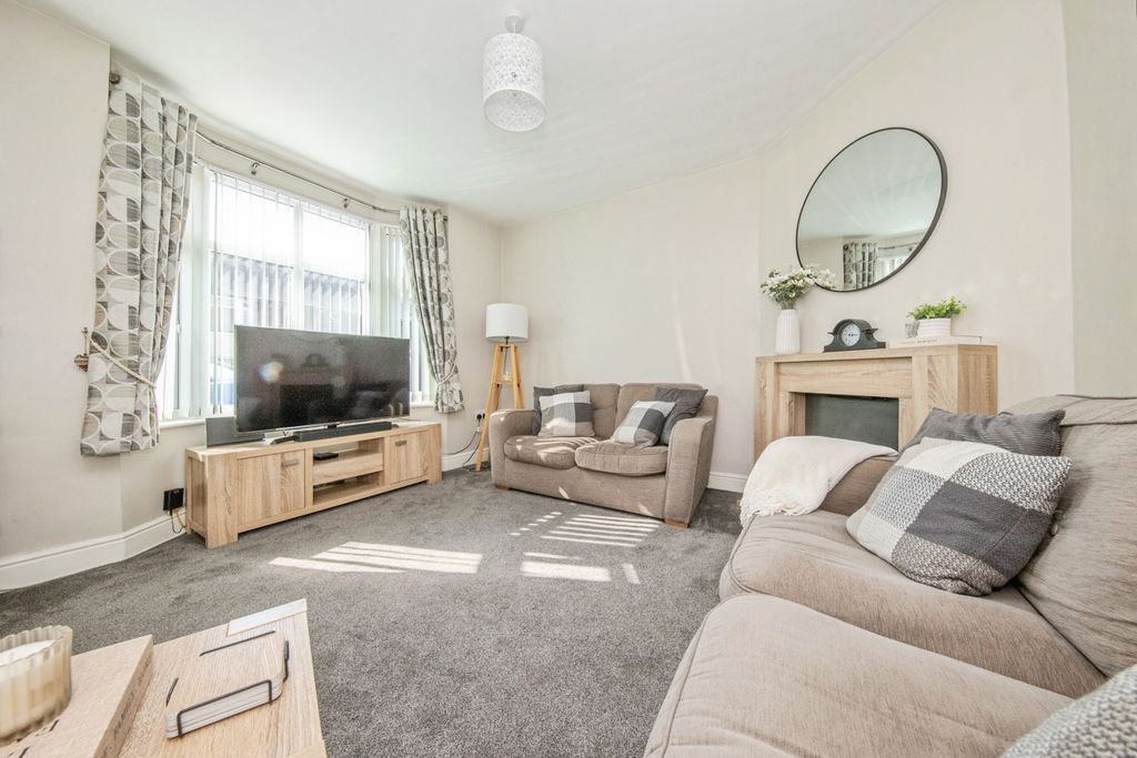 Property photo 2 of 17 Pbox-Img.Jpg