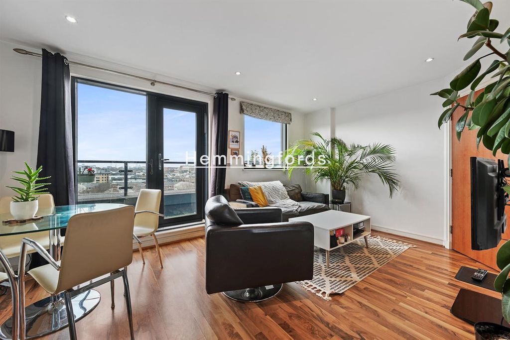 Property photo 3 of 14 12-7A0~1.Jpg