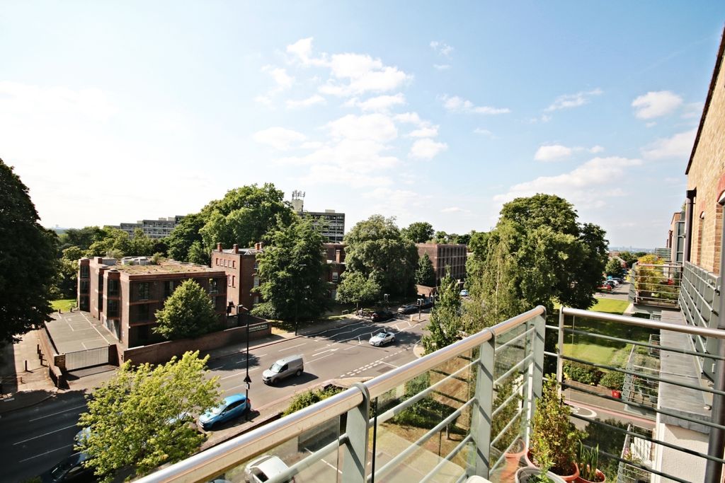 Property photo 2 of 24 71 Apsley House - Balcony View 2