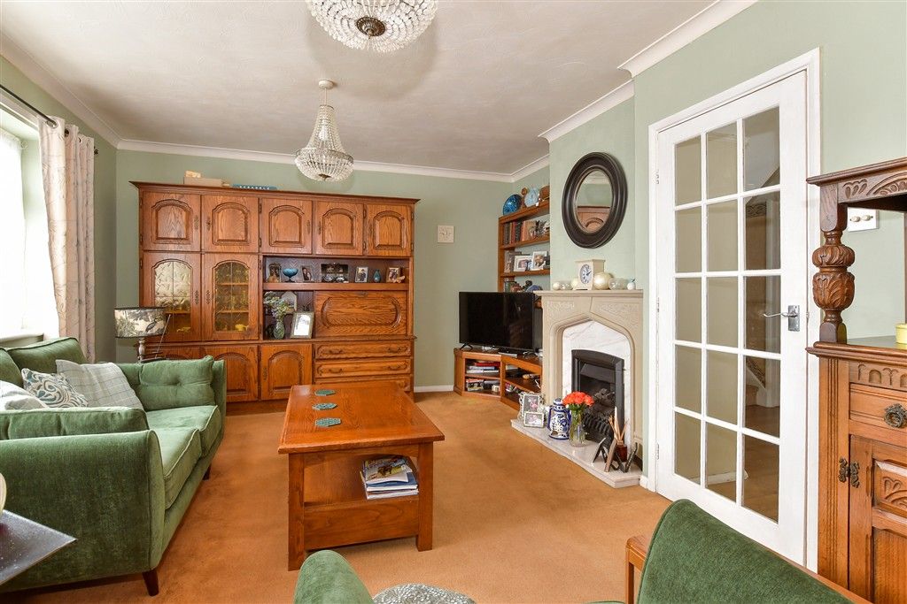 Property photo 3 of 12 Lounge