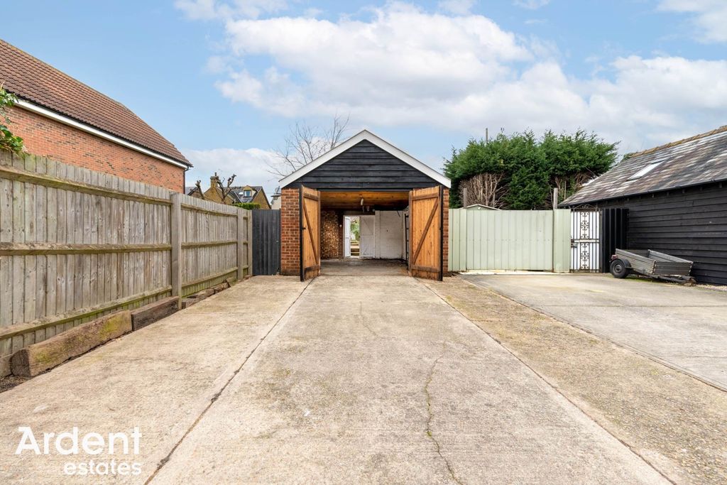 Property photo 3 of 36